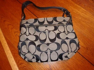 Cartera de mano Coach F15067 marrón de lona exclusiva usada - Imagen 1 de 13