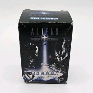 Hot Toys Alien Vs Predator AVP Requiem Mini Cosbaby Wolf Predator Mini Figure - Foto 1 di 9