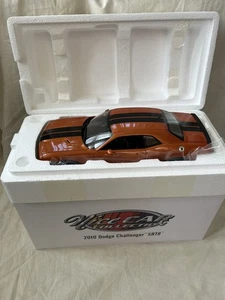 Acme Nice Car Collection Diecast 1:18 Scale 2010 Dodge Challenger SRT8 NEW - Picture 1 of 8
