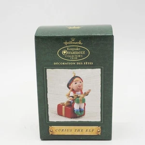 Hallmark 2002 Collector's Club Ornamento Curius L'Elfo - Foto 1 di 2
