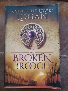 The Broken Brooch: Volume 5 (The Celtic Brooch) by Logan, Katherine Lowry Book - Imagen 1 de 3