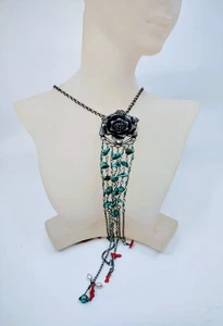 Collar Marca Lucky Colgante Rosa Imitación Perla/TurquesaY Acentos Tono Plata. - Imagen 1 de 9