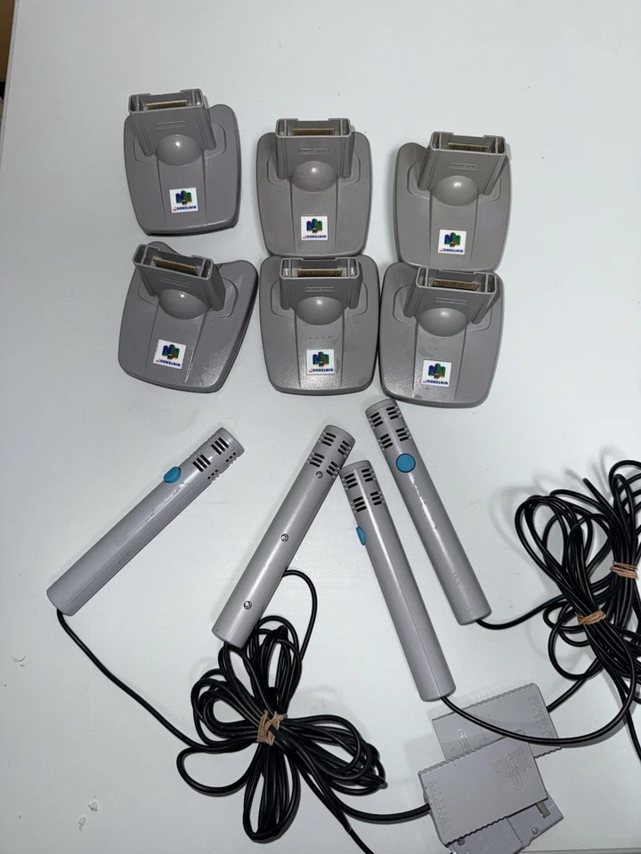 Lote de 6 mandos Nintendo 64 Transfer Pak, 4 micrófonos Gamecube SIN PROBAR Foto 1 de 1