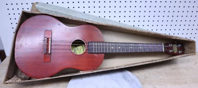 Nice Vintage Original Japan Kent Red Baritone 4 String Ukelele & Original Box 60 - Image 1 of 4