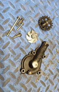 2005 Yamaha YZ250F ENGINE WATER PUMP HOUSING IMPELLER GEAR COMPLETE OEM - Picture 1 of 8