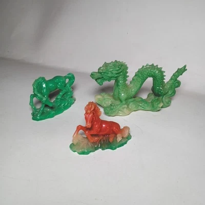 Fake jade Horses and Dragon figures, Horses feng shui  approx 4" inches & 3" in - Image 1 of 4