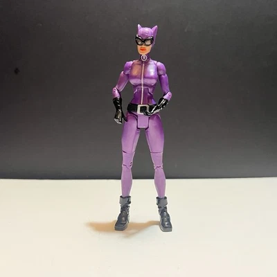 Figura Mattel DC Universe Classics Gotham City 5 exclusiva de Walmart Catwoman 6" Foto 1 de 4