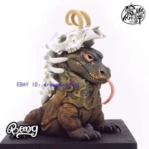 Wild International Staring Marathon Komodo Dragon Doctor CHI Figures H10CM - Picture 1 of 3