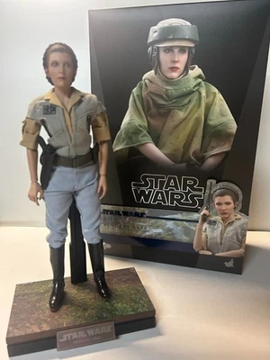 Sideshow Hot Toys Star Wars Princess Leia 1/6 Scale Figure MMS549 No Reserve - Image 1 of 3