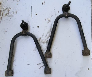Arctic Cat 250 2x4 FRONT UPPER CONTROL ARMS . ONE RIPPED BOOT - Picture 1 of 1