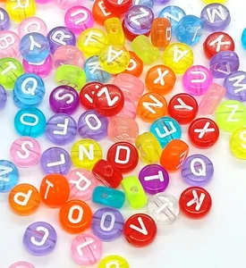 500 x 7mm Flach Rund durchsichtige sortierte gemischte Buchstaben Acryl Perlen - Picture 1 of 3