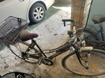 Stadtrad 26 Zoll Damen und Herren, Schwarz-Lila, mit Gepäckträger und Korb - Bild 1 von 3