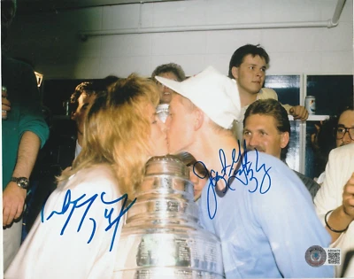 JANET & WAYNE GRETZKY Signed STANLEY CUP 8x10 PHOTO w/ Beckett (BAS) LOA - Image 1 of 2