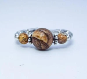 ANILLO ELÁSTICO PLATA CON CUENTAS JASPE IMAGEN "ARENA DEL DESIERTO" CYNTHIA LYNN - Imagen 1 de 1