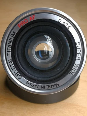 Crystal Titanium 0.42X Super Wide Pro AF  37 mm  - Image 1 of 4