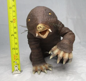 X-PLUS ULTRA Q Tsuburaya Mogura Monster MONGLER Mole Kaiju 8,66" Largo Ultraman - Imagen 1 de 24