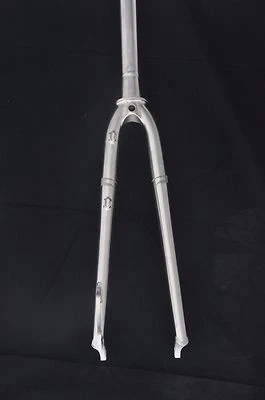RIKULAU Titanium Road Disk Fork, Straight Leg, 1 1/4", QR, Weight: 652g, FKRTi-4 - Image 1 of 4