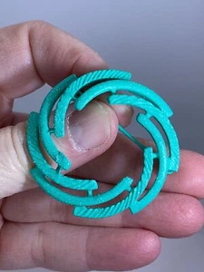 Flower Outline Pinwheel Blue Glitter SARAH COVENTRY Vintage Metal Brooch M-3466 - Picture 1 of 3