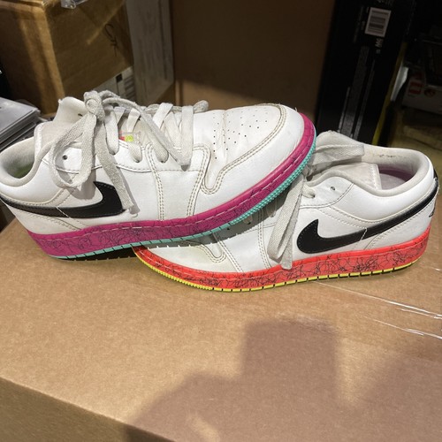 Scarpe NIKE Giovani 5Y Air Jordan 1 retrò basse ""White Volt Crimson"" CV9548 100