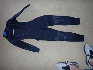 Akona 5mm wetsuit Woman Size 5/6 New - Picture 1 of 4
