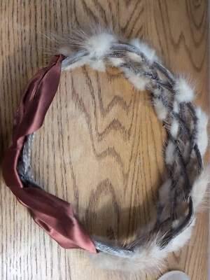 Fascinator Damas Clásico Años 50 Piel Marrón Brillante Lazo Satinado Foto 1 de 4