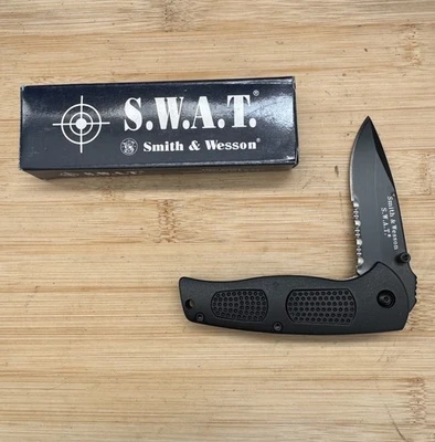 Vintage Smith & Wesson SWAT SW 5000B Black Folding   Knife - Image 1 of 4