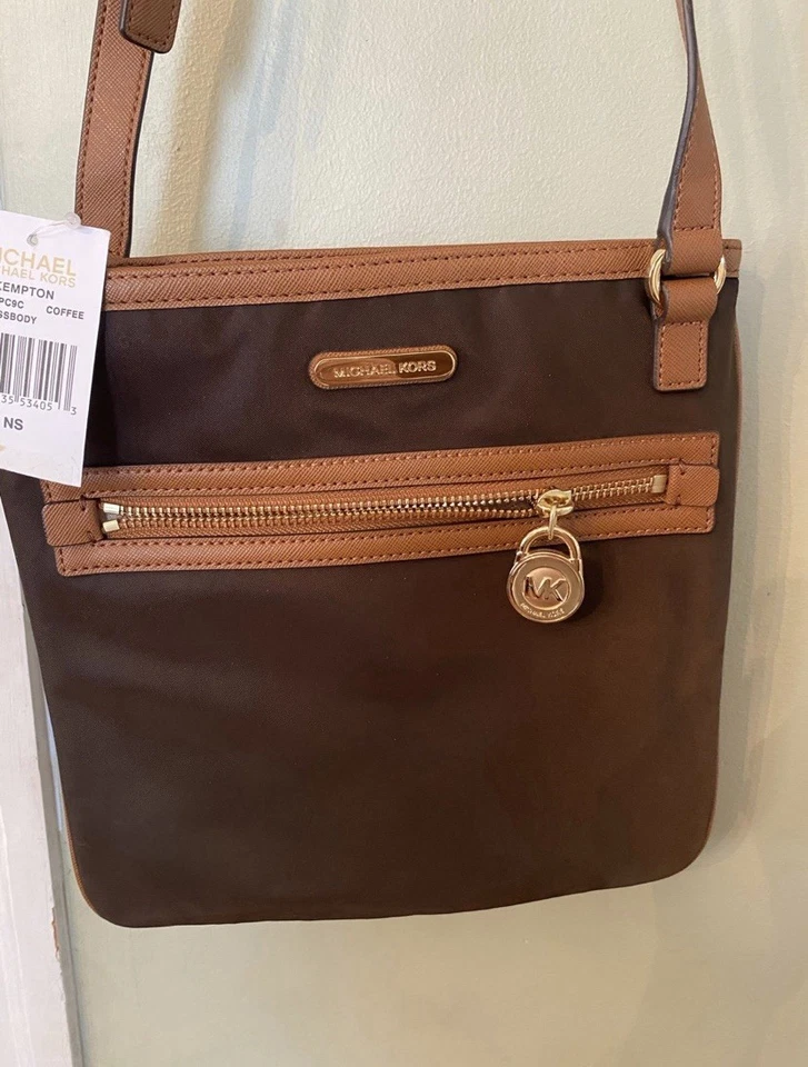 Bolso Bandolera Michael Kors Para Mujer Kempton Nylon Correa Ajustable Marrón Foto 1 de 4