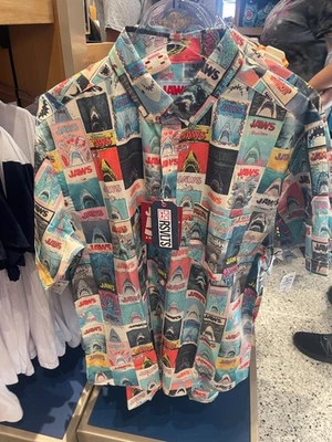 Camisa Galería Universal Studios Jaws 50 Aniversario RSVLTS Abotonada Blanca Foto 1 de 2