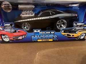 Muscle Machines 1970 Dodge CUDA Black / White Stripes 1:18 Scale  - Picture 1 of 7