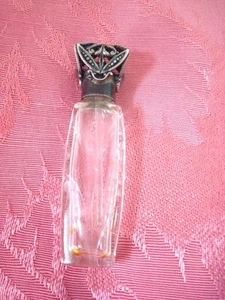 Botella de perfume de vidrio grabado vintage La Castillere tapa tono plata Francia 2,75 pulgadas - Imagen 1 de 7