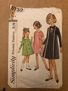 simplicity 5732 pattern Girls one piece dress with detachable collar - Picture 1 of 2