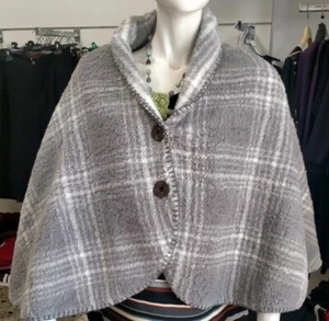 Mantella Poncho Donna taglia unica morbidissimo scatola rovinata - Foto 1 di 4