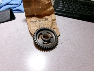 1973-76 年 HONDA CR 250 CR250M COUNTER SHAFT GEAR 1ST 37T NOS 原始设备制造商 23410-357-020 — 第 1/4 张图片