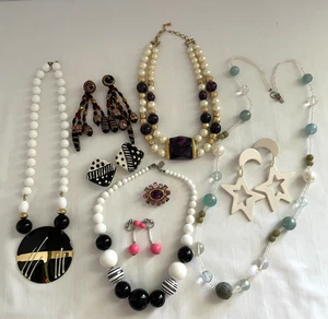 Konvolut Vintage Nachlass Modeschmuck Halsketten Broschen Ohrringe Materialmix - Bild 1 von 15