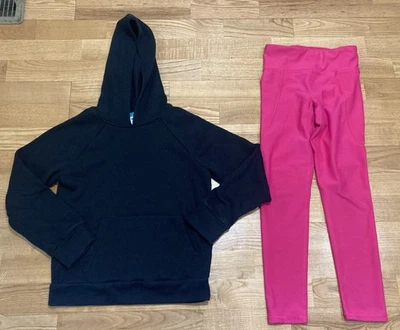 Conjunto para niñas Old Navy talla 8 - Sudadera con capucha negra con leggings deportivos rosa intenso usados en excelente estado Foto 1 de 4
