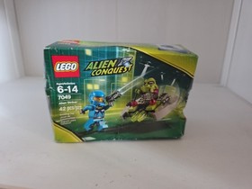 LEGO&reg; Alien Striker 7049 Conquest NEW Sealed Set Complete damaged Box