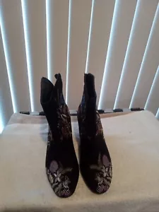 Olivia Miller Women's Black Enbroided Ankle Boots Size 7.5 - Picture 1 of 5