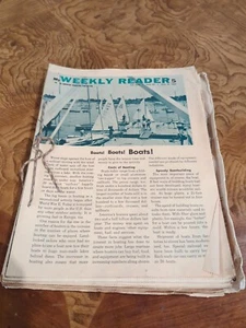 Lot of 32 Issues of the Weekly Reader 1965 1966 Incredible Find  - Bild 1 von 13
