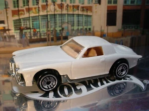FAO SCHWARZ History of Hot Wheels STUTZ BLACKHAWK☆ white pearl;ultra hots☆ - Picture 1 of 5