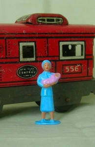 Woman holding baby, O scale model train layout figure, Repro for Marx tinplate - Picture 1 of 2