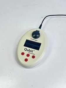 Fluorometro Invitrogen Qubit Q32857 con alimentatore e garanzia - Foto 1 di 10