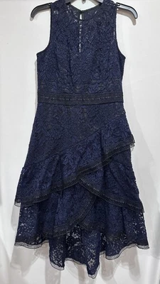 Vestido de encaje Eliza J 8 azules con volantes calce y acampanado sin mangas midi cóctel Foto 1 de 4