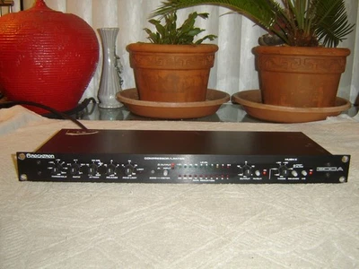 Rocktron 300A, Compressor, Peak Limiter, Hush, Vintage Rack - Image 1 of 4