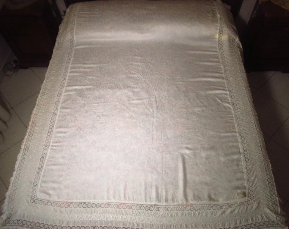 Coperta per Letto Matrimoniale in pura Seta 100% Crealba con Ricami elaborati - Immagine 1 di 4