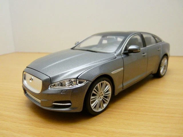 JAGUAR XJ anthracite 1/24  2010 - Image 1 of 1