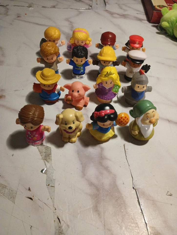Lote 16 bonecos Fisher Price Little People brinquedos personagens mistos colecionáveis MLP - Imagem 1 de 4