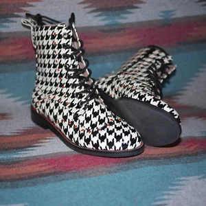 Betsy Johnson Rhinestone Boots 7.5 Houndstooth Goth Rock Two Tone Ska Ankle Zip - Picture 1 of 24