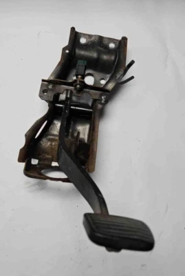 Conjunto de pedal de freno ISUZU 1991 92 93 94 PICKUP Foto 1 de 4