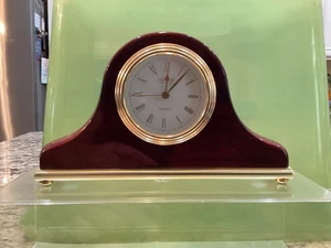 Danbury Clock Company Desk Clock - German Quartz Movement - Cherry Finish NICE ! - Picture 1 of 11
