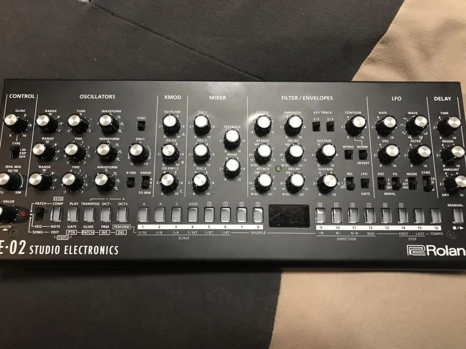 ROLAND BOUTIQUE SE-02 SOUND MODULE Analog Synthesizer - Bild 1 von 1